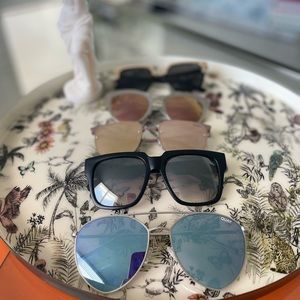 Blue mirrored Quay sunglasses